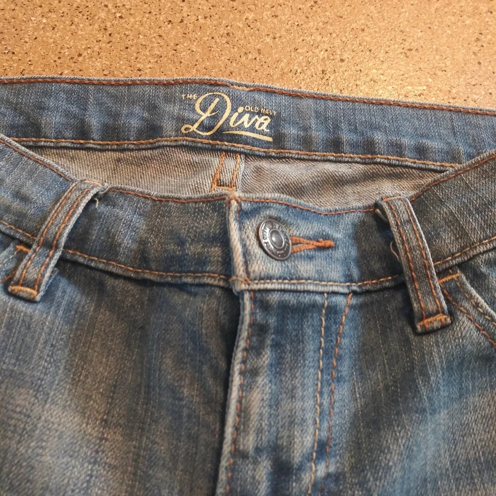 Old Navy light wash jeans regular cut size 2 - Picture 3 of 7